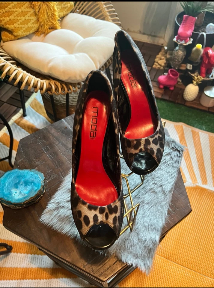 Zapatos de salón Moda Spana Plebe Peeps Toes estampado de guepardo talla US 10M Foto 2 de 4