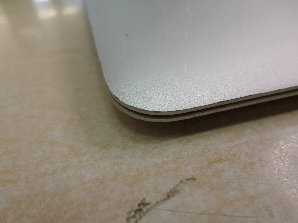 Apple MacBook Air A1465 11.6 1.6Ghz Intel Core 2 Duo 4GB 120GB