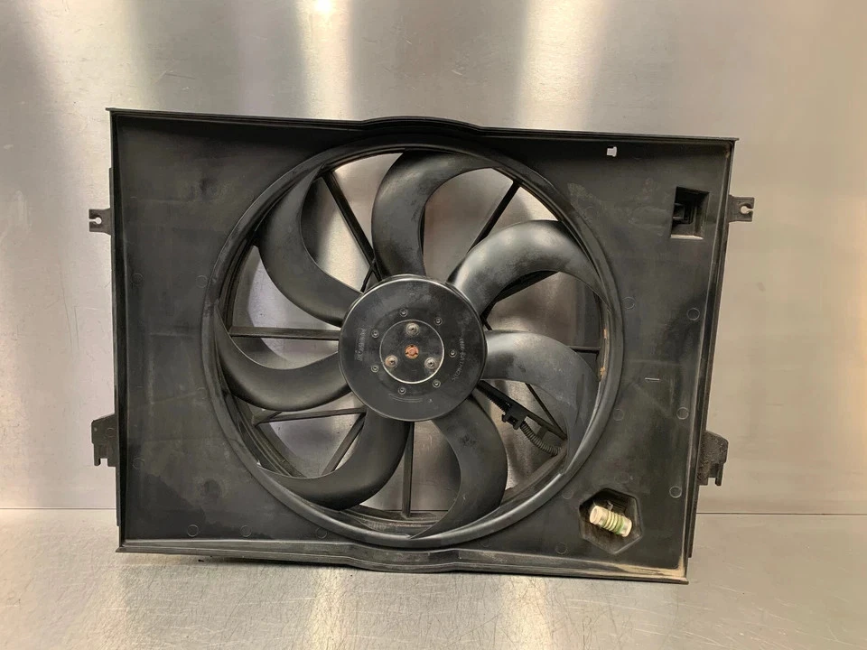 KIA SPORTAGE MK2 2008 2,0 CRDI motor radiador ventilador 25380-2Exxx Foto 2 de 4