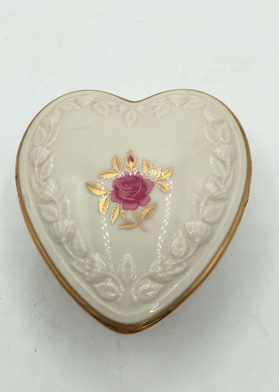 Vintage Lenox Rhodora Ivory Porcelain Heart Shaped Trinket Box w/ Gold Trim