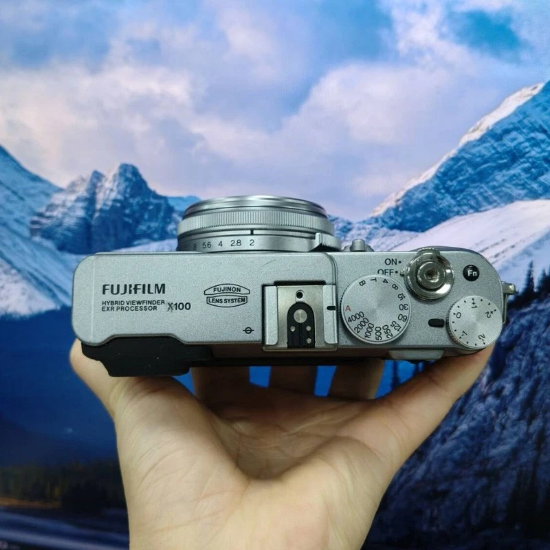 Fujifilm X100 12.3 MP APS-C CMOS EXR 4x Optischer Zoom Digitalkamera -90% Neu - Bild 3 von 4