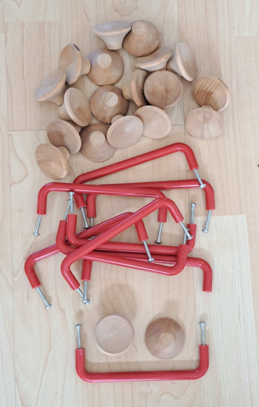 9 red plastic retro 80's vintage handles draws cabinet doors + 20 tapered pulls