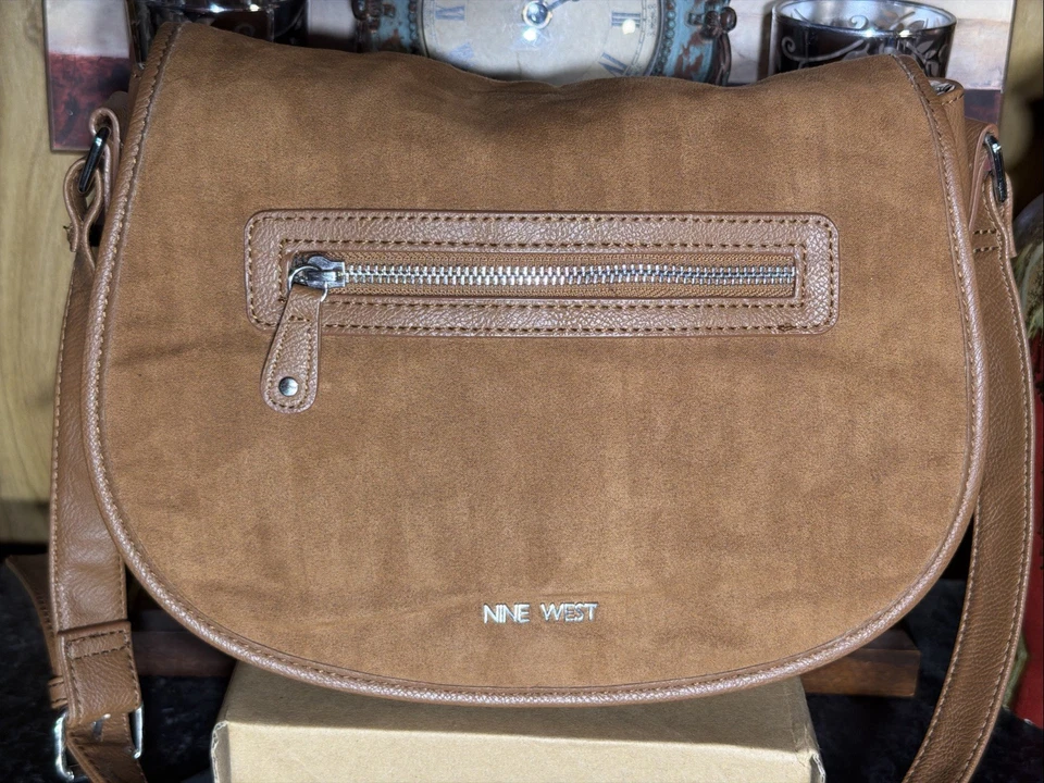 Bolso Bandolera Nine West Bronceado/Camel Imitación Gamuza Foto 2 de 4