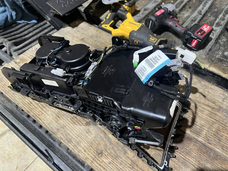 LINCOLN CONTINENTAL CONSOLE STORAGE TRAY BEZEL MOLDING COVER TRIM OEM 2017-2020 - Imagem 3 de 3