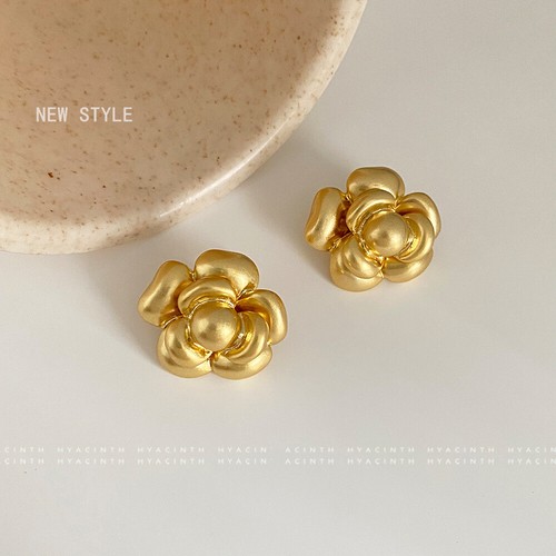 Vintage Style Gold Flower Ear Stud French Camellia Earrings for Women - Picture 7 of 9