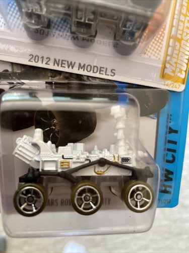 JUEGO DE 2 HOT WHEELS 2012-14 HW CITY MARS ROVER CURIOSITY variantes negras y sucias - Imagen 9 de 9