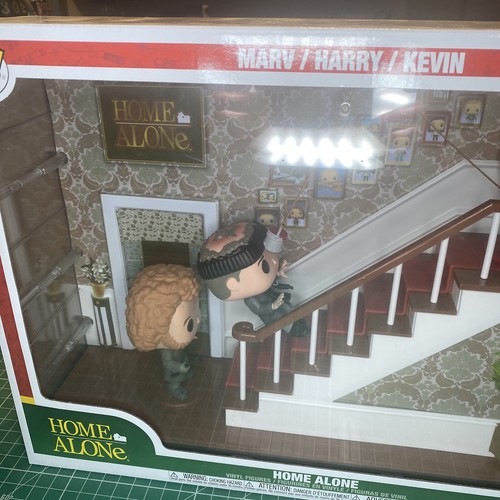 Funko POP! Home Alone #01 Deluxe Movie Moments 3 pack Kevin, Marv, Harry - NEW! - Picture 2 of 8