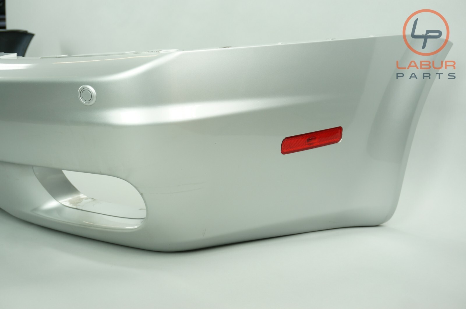 M139 03-08 Maserati Quattroporte Rear Bumper Cover w/ Parking Sensors BR104