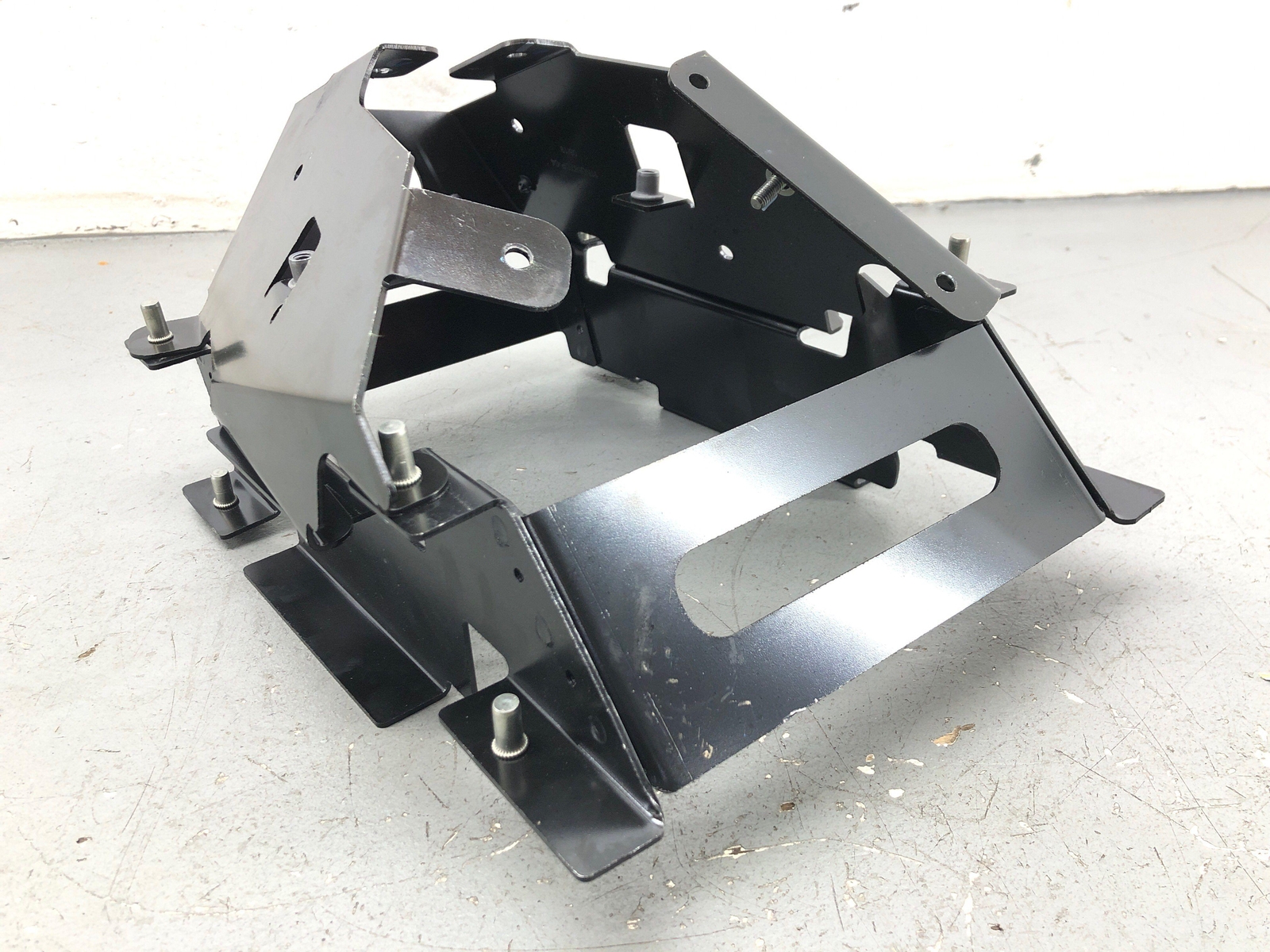 2020-2023 MCLAREN GT FRONT RIGHT FOOT REST OUTER BRACKET 11N0893CP OEM 2021 2022