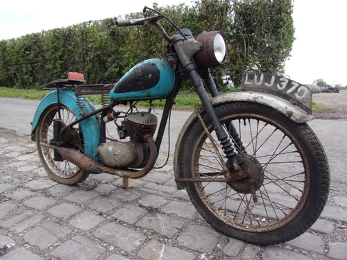 BSA BANTAM D3 150 - BARN FIND CLASSIC MOTORCYCLE FOR SPARES OR RESTORATION - Picture 1 of 18