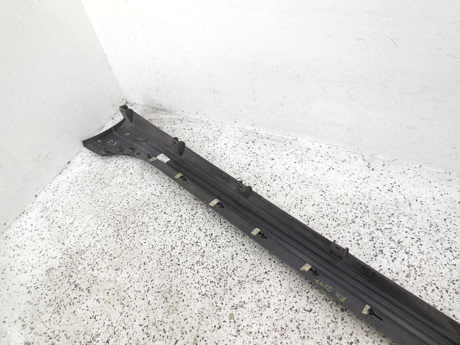 2016 16 Maserati Quattroporte Rocker Panel Side Skirt Moulding Right RH OEM