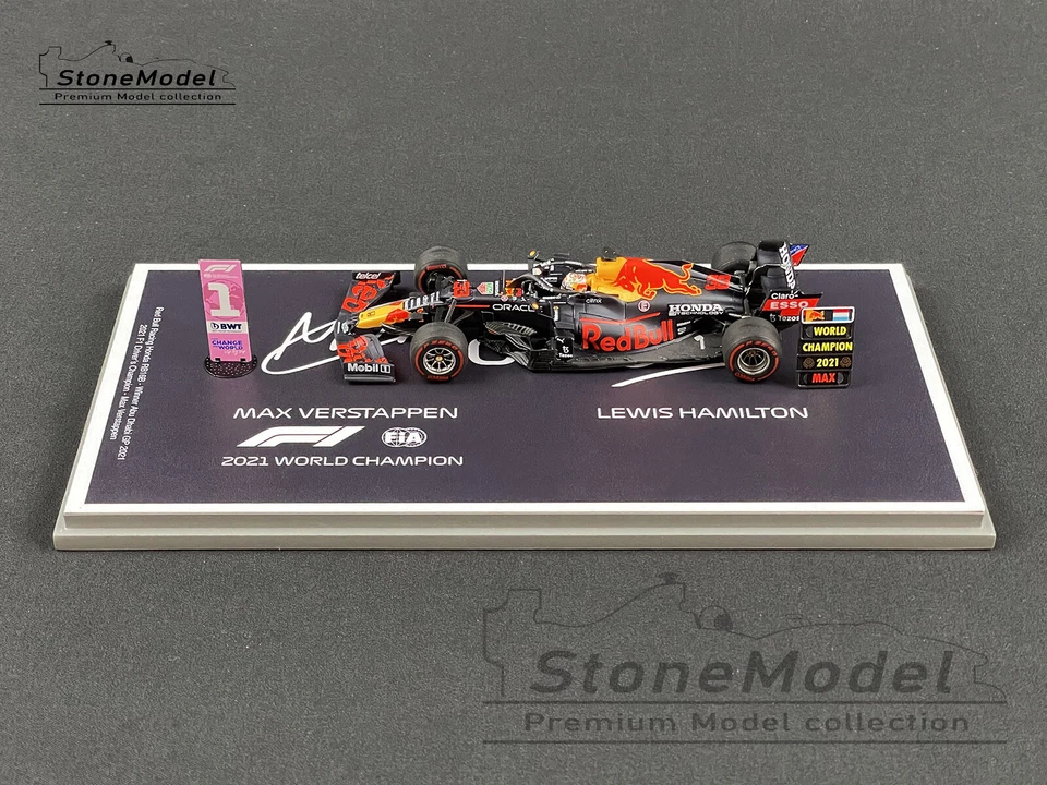 Red Bull F1 RB16B Max Verstappen Abu Dhabi Winner 2021 World Champion 1:43 Spark - Image 3 of 4