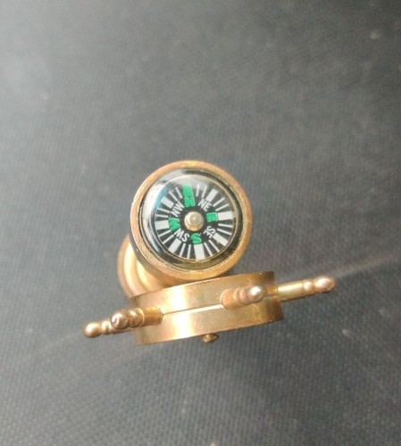 antikes Schiffsrad und Zirkel aus poliertem Messing  - Bild 1 von 3