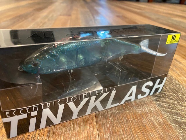 新品未使用　TiNY KLASH Hi Flash Blue Bomber DRT Tiny Klash Hi Swimbait Baby Blue Bomber NEW in the Box