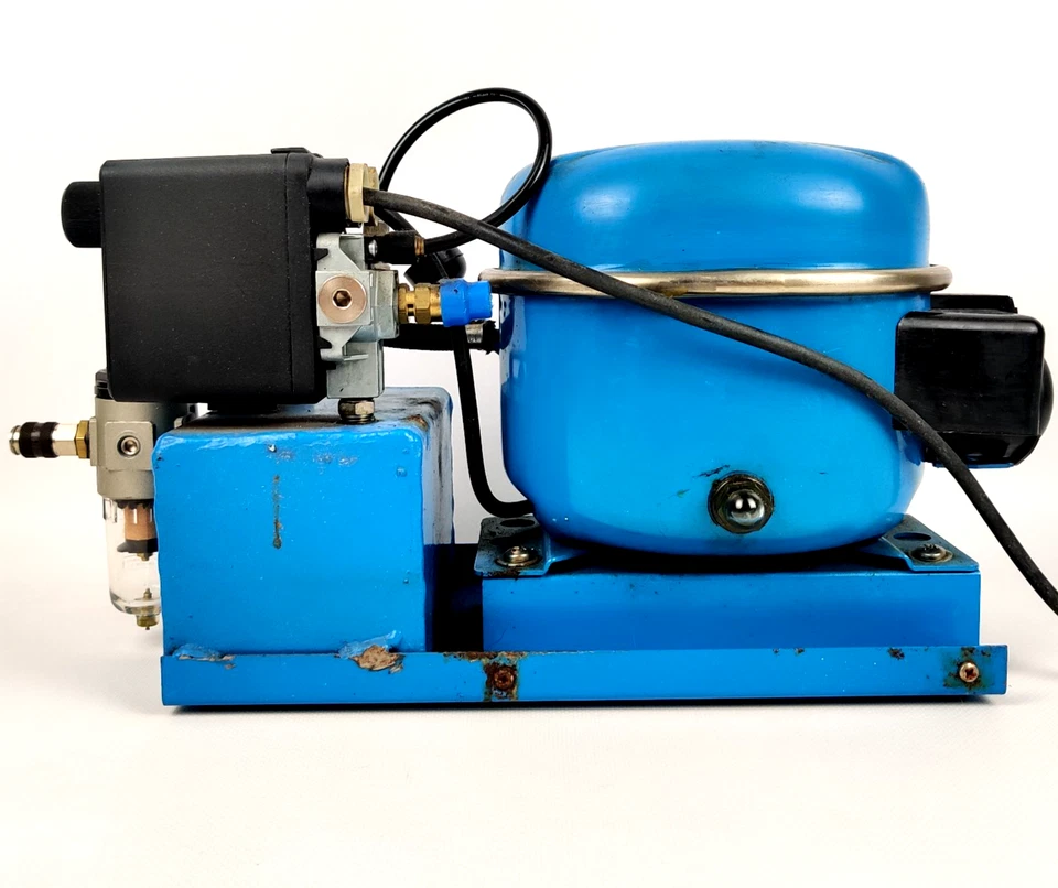 Vintage Airbrush Kompressor 1987 mit Telemecanique XMP Druckschalter & Bücher