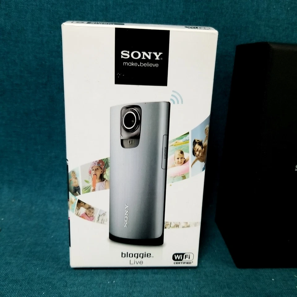 OPEN BOX Sony Bloggie Live MHS-TS55 Mobile HD 8GB Wi-Fi Snap Camera - SILVER - Image 2 of 4