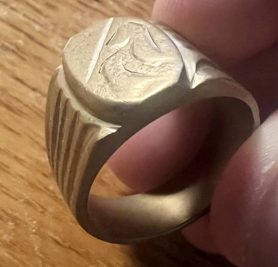 Anillo de sello vintage para hombre pesado 13 GM talla 11,5 marca de latón macizo 18K Foto 3 de 4