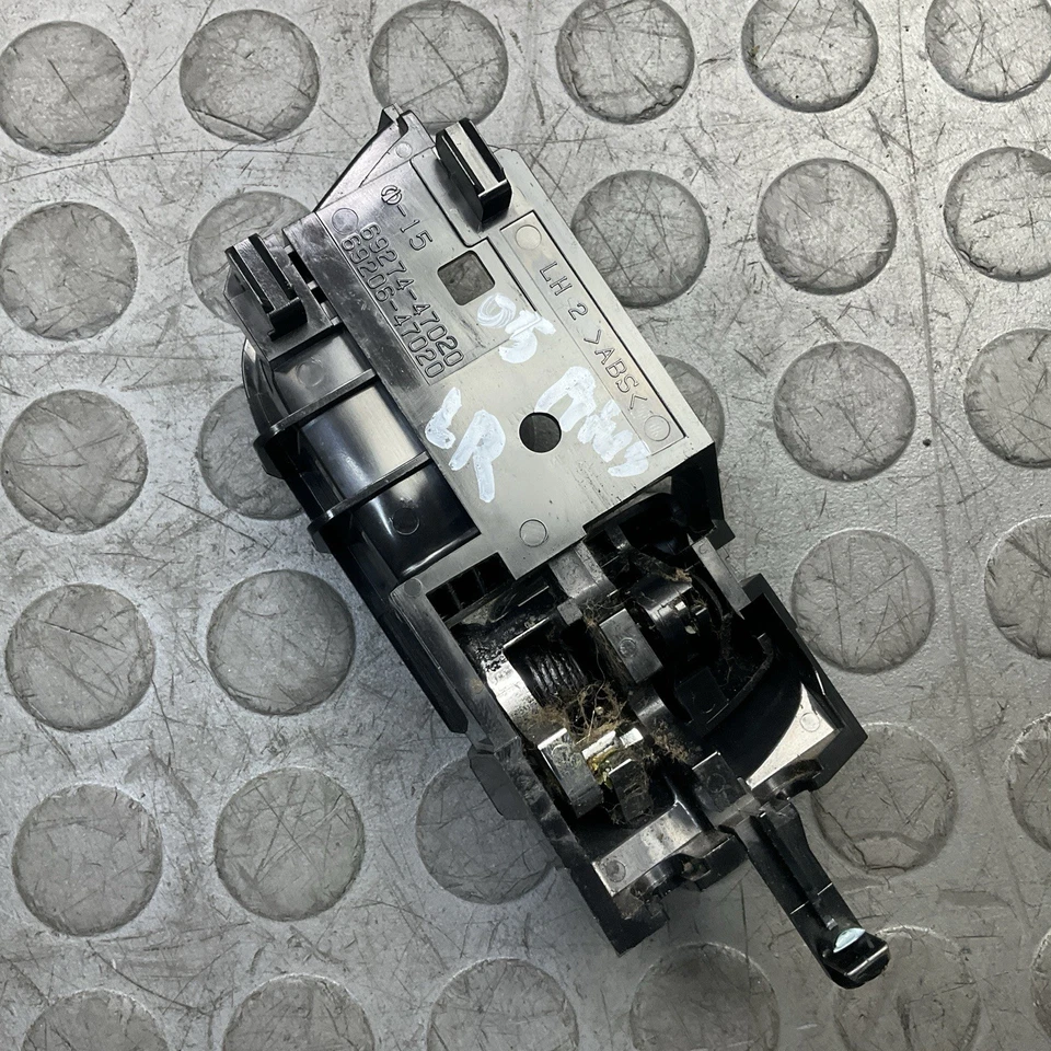 Manija interior de la puerta del lado del conductor trasero izquierdo Toyota Prius 2004-2009 OEM Foto 2 de 4