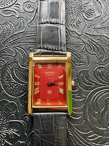 RED DIAL WITH GOLD CASE Vintage Seiko Slim Quartz Men's Wrist Watch