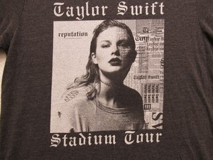テイラースウィフト　reputation Tシャツ　XL 未開封 バンドTシャツ XLサイズ TAYLOR SWIFT ⑴ テイラースウィフト