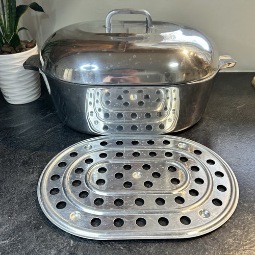 Magnalite GHC USA #4267 13 QT Roaster Dutch Oval OVAL 11 9/16 x 18 1/2" w/Trivet