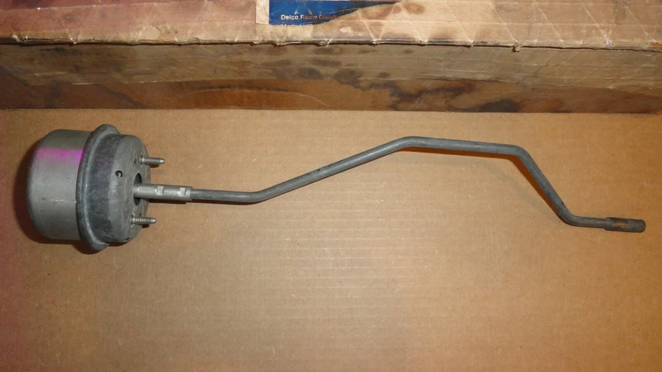 Chevrolet Monza 1975 8 cilindros evaporación de combustible temprana válvula de escape acutautor nuevo de lote Foto 2 de 4