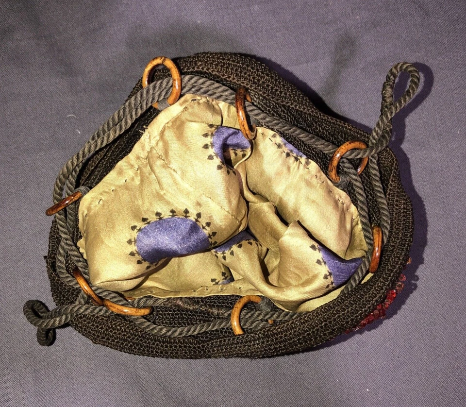 Bolso de mano vintage años 20 con cuentas de seda forrado a mano ganchillo retícula Foto 4 de 4
