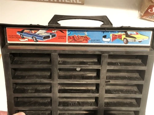 HOT WHEELS RED LINE ERA JOHNNY LIGHTNING RACE CASE
