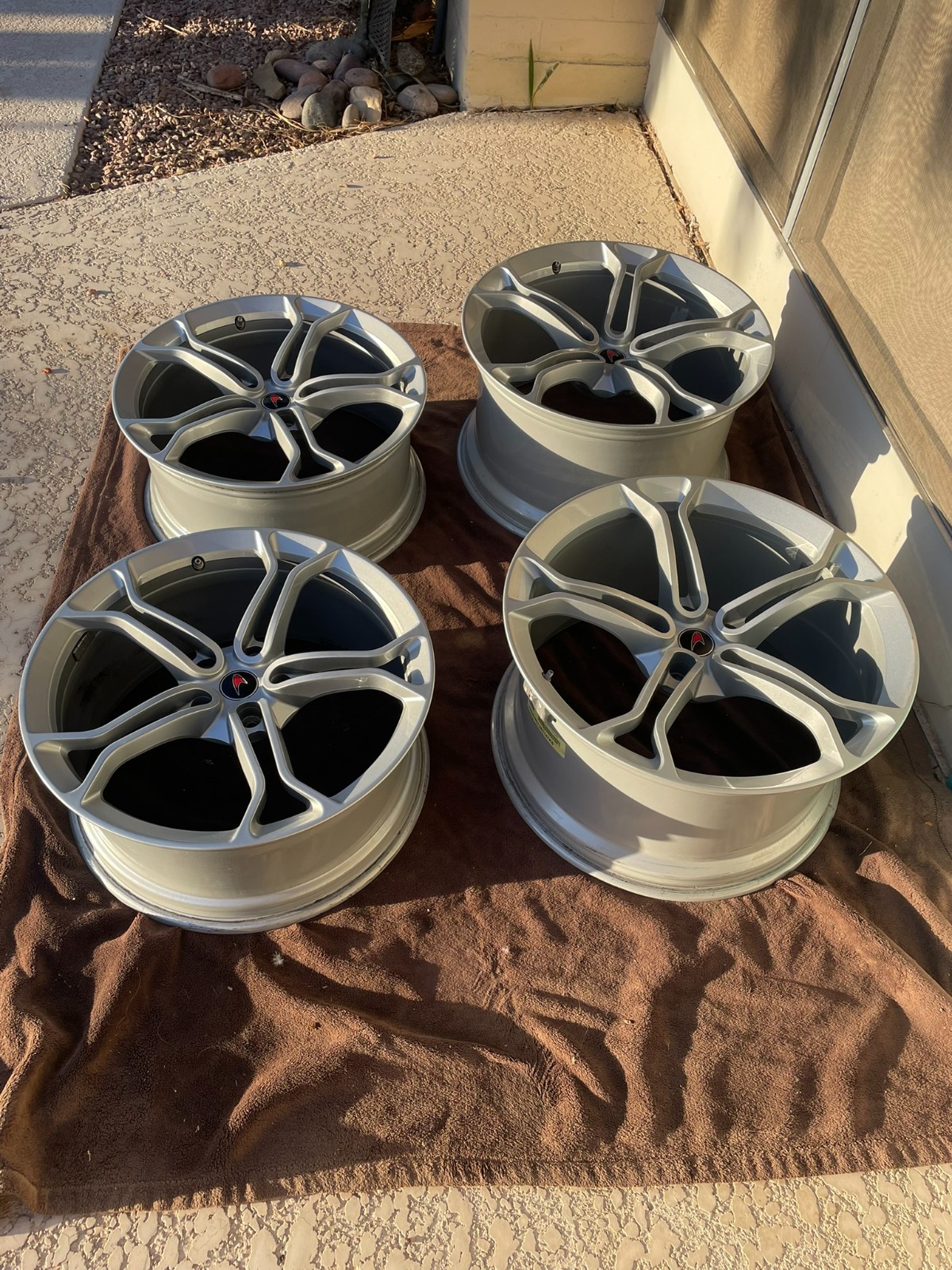 McLaren MP4-12C Left Wheels Set