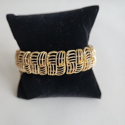 Vintage Monet Gold Tone Twist Bracelet Signed 7'' Keeper Chain 