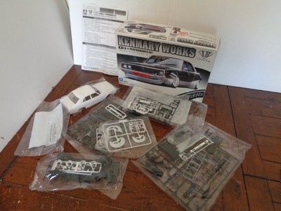 Aoshima 1/24 Scale LB-Works Nissan Skyline Ken&Mary 4Dr Model Kit