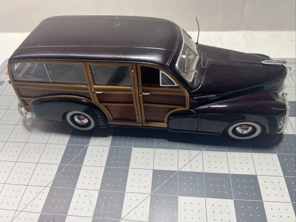 Maisto 1948 Chevrolet Fleet Master Woody Die Cast Metal 1/18 Out of Box - Image 4 of 4