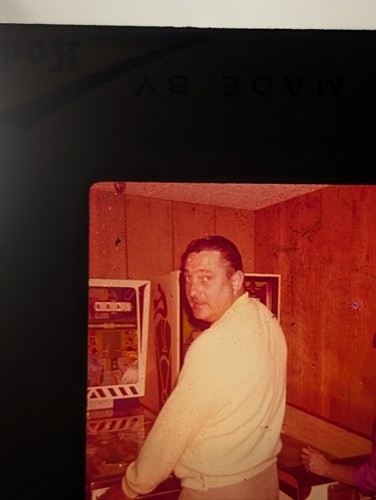 Found Photo Slide - Man in Pinball Arcade - Kodacolor Kodak Vintage 1960s 1970s - 第 8/9 張圖片