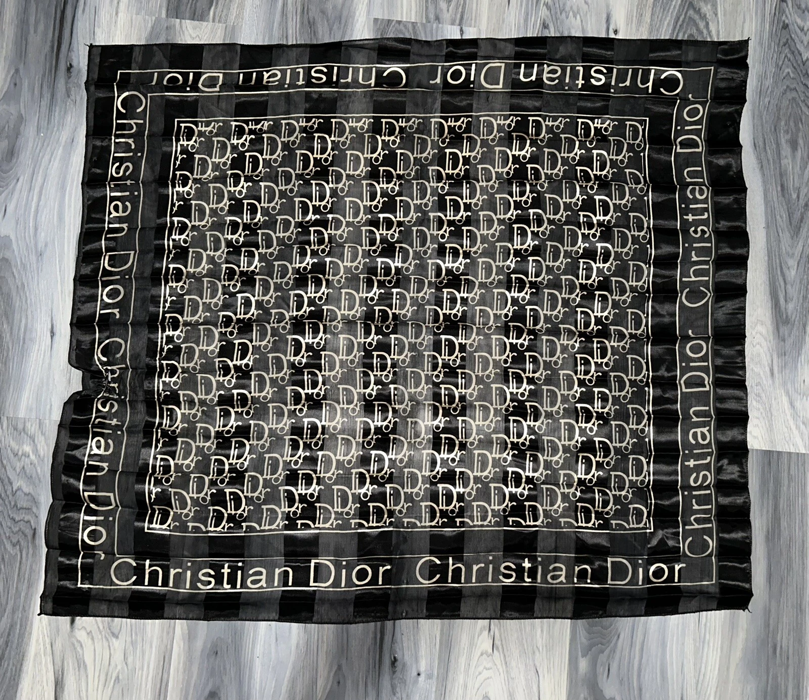 Foulard Christian Dior vintage monogramme en soie noir/blanc/gris