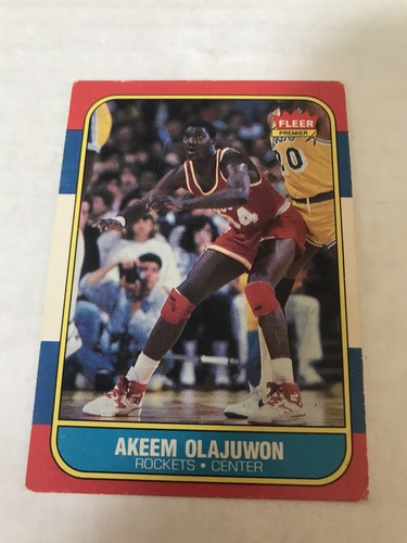 1986-87 Fleer - Hakeem Olajuwon #82 (RC) sehr guter Zustand keine Knicke aber ein paar Dellen