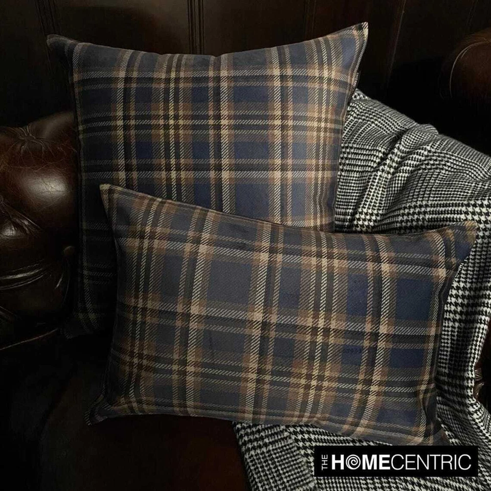 Funda de almohada a cuadros de invierno azul marino terciopelo navideño - paisaje a cuadros azul marino Foto 4 de 4