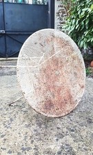 96 cm - Ancienne table de jardin pliante, tole perforée, M. Mategot (?)