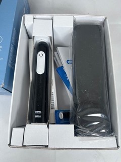 Oral B Pro Series 1 Electric Toothbrush Black with Travel Case