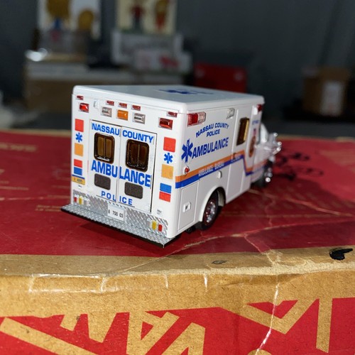 Kitbash 1/64 Ford E-550 NASSAU COUNTY POLICE AMBULANCE Code 3 Custom Made 1 Of 1 - Picture 6 of 24