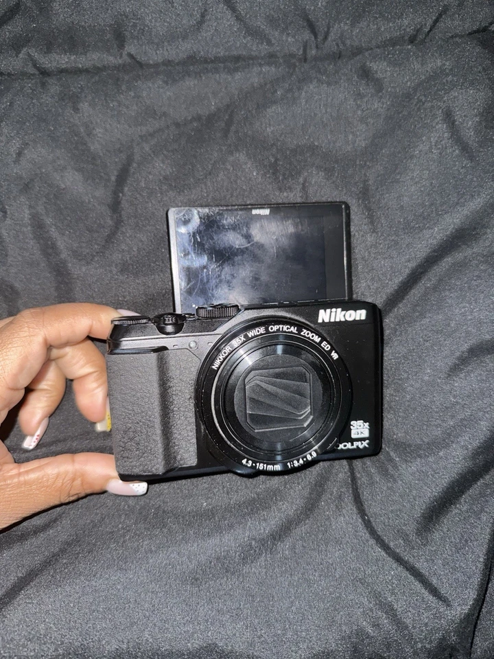 Cámara digital Nikon Coolpix A900 negra con batería y cargador probada funcionando Foto 3 de 4