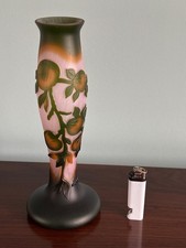 Vase patte de verre signé De