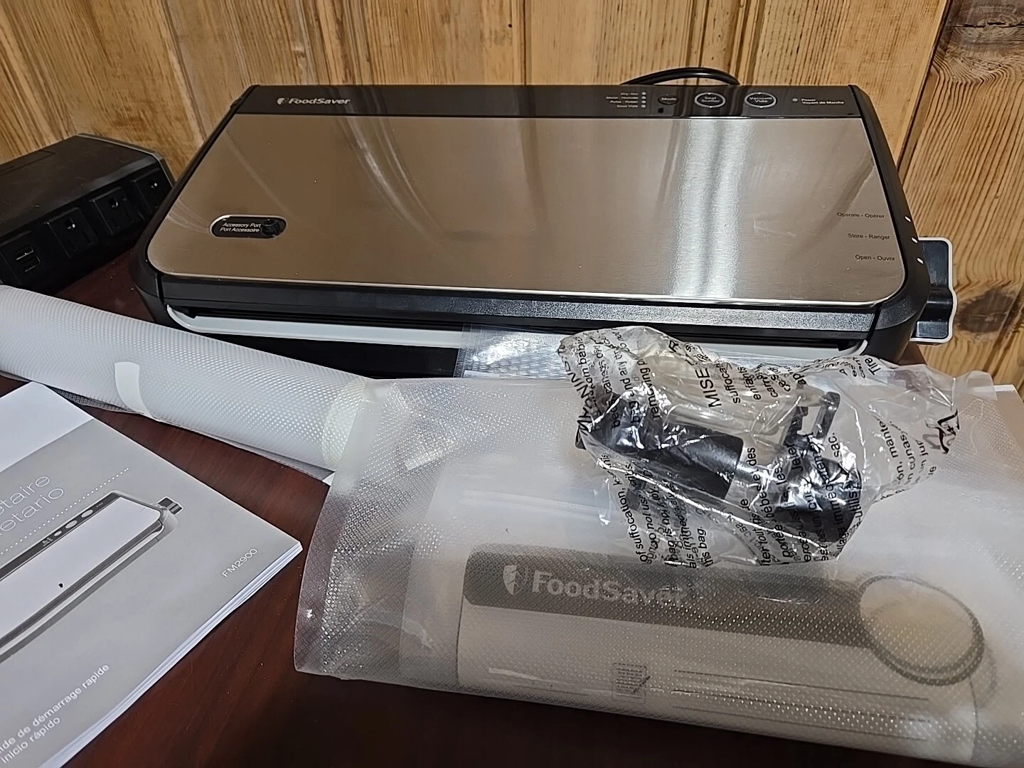 #m FoodSaver Vacuum Sealing System with Handheld Sealer Attachment FM2900