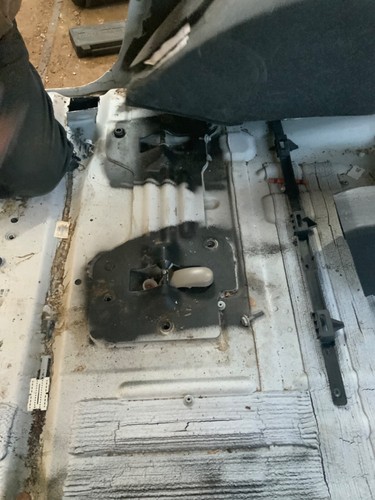 2010 Ford expedition 2nd Row Left Captains Seat floor mounts - Bild 2 von 5