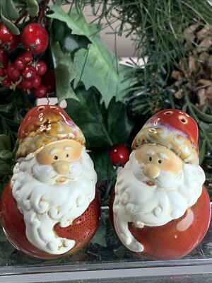 Vtg Santa Christmas Salt Pepper Set Beards Santa Suit NOS Never Used NEW CUTE