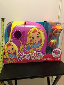 sunny day glam vanity rolling vehicle with doll