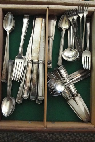 Set of 1847 Rogers Bros. Anniversary 1923 flatware 65 pieces