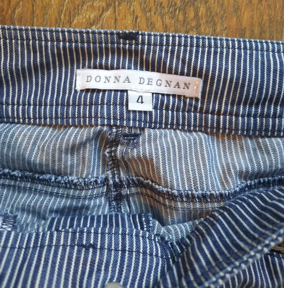 Pantalones de mezclilla recortados Donna Degnan talla 4 pierna recta blanco azul rayas tiro medio Foto 3 de 4