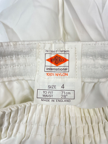 Vintage 1970's Umbro, High Cut Nylon Football Shorts, Size 28" inch - Picture 4 of 11