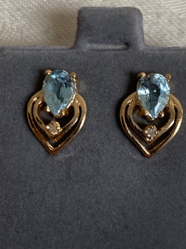 Beautiful 14k Yellow Gold Light Blue Topaz Heart Shaped Stud Earrings 1/2” - Picture 2 of 12