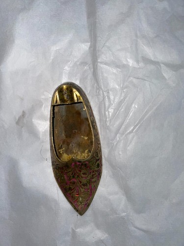 Vintage Small Brass Engraved Shoe Ashtray. App. 3 1/2" - Picture 8 of 15